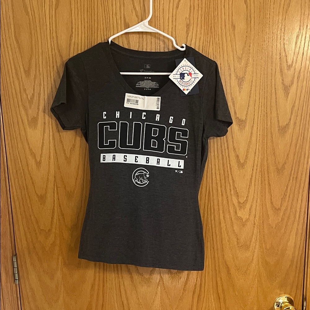 Fanatics Women's Dark Gray Chicago Cubs Tee
